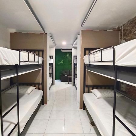 Cozy Rooms Asoke Bangkok Esterno foto