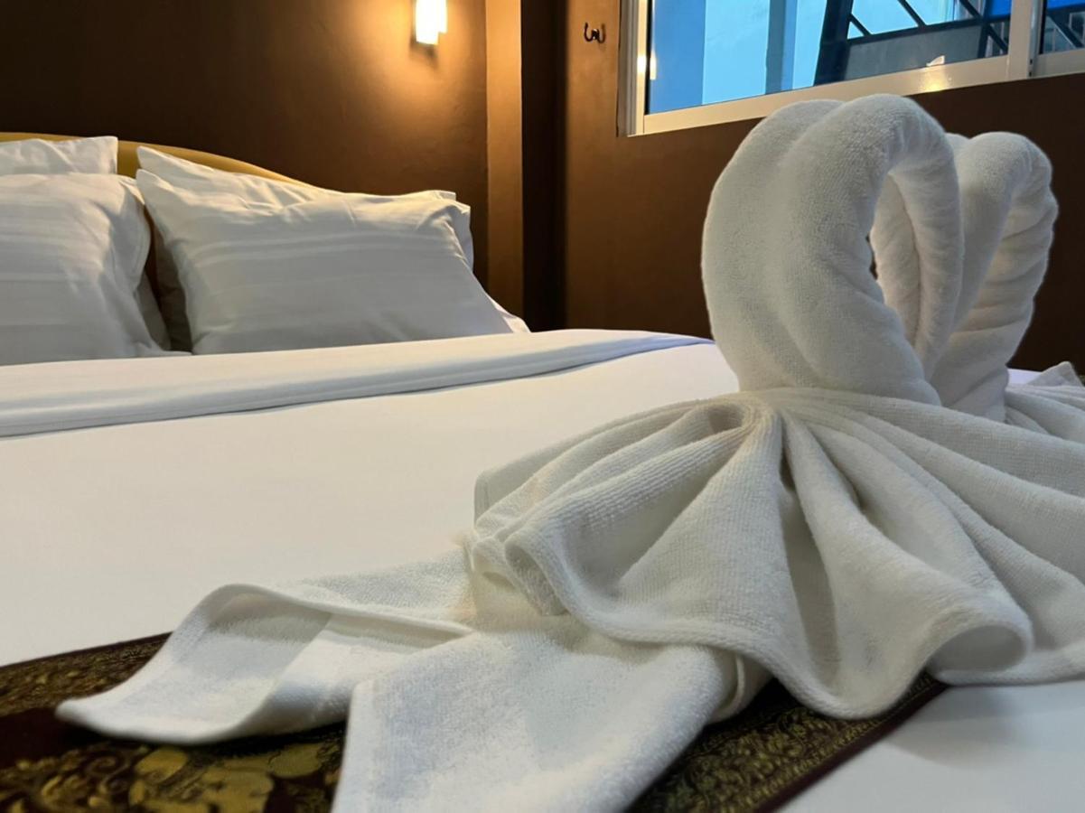 Cozy Rooms Asoke Bangkok Esterno foto