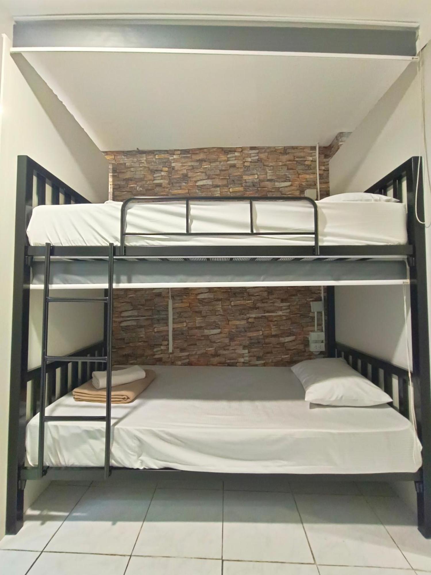 Cozy Rooms Asoke Bangkok Esterno foto